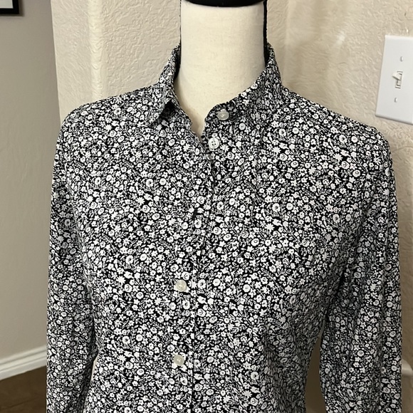 J. Crew Calico navy & white small floral print button down shirt Size XS - Picture 4 of 17